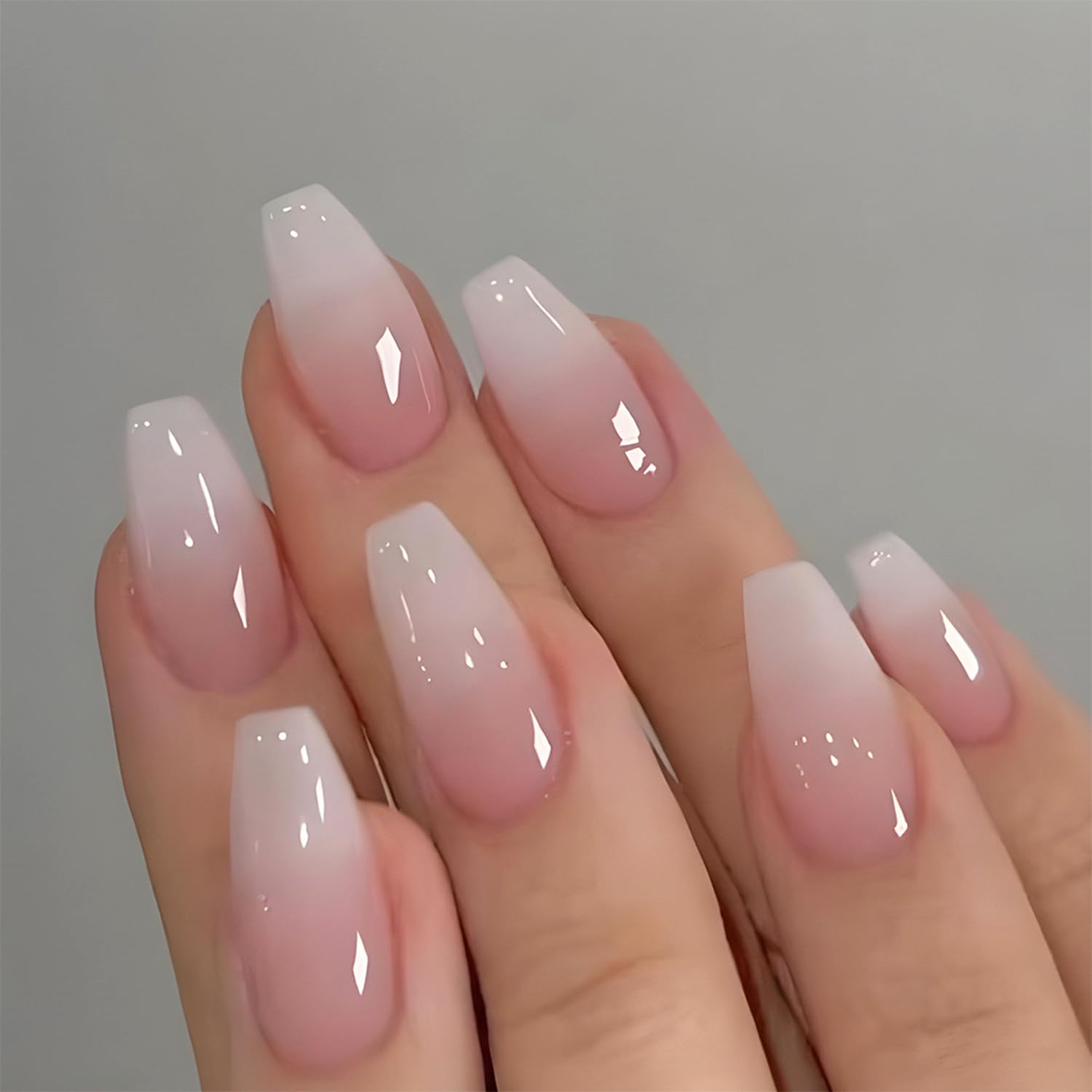 Nail Art Pink - 光沢のある短い棺型のグラデーションピンクネイルステッカー24枚セット、人工ネイルアートに適しています。